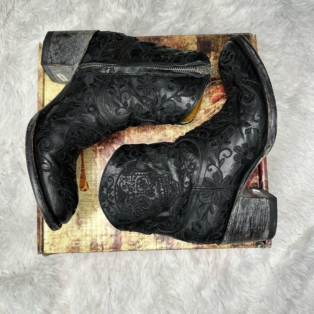 Beautiful black old gringo skull boots